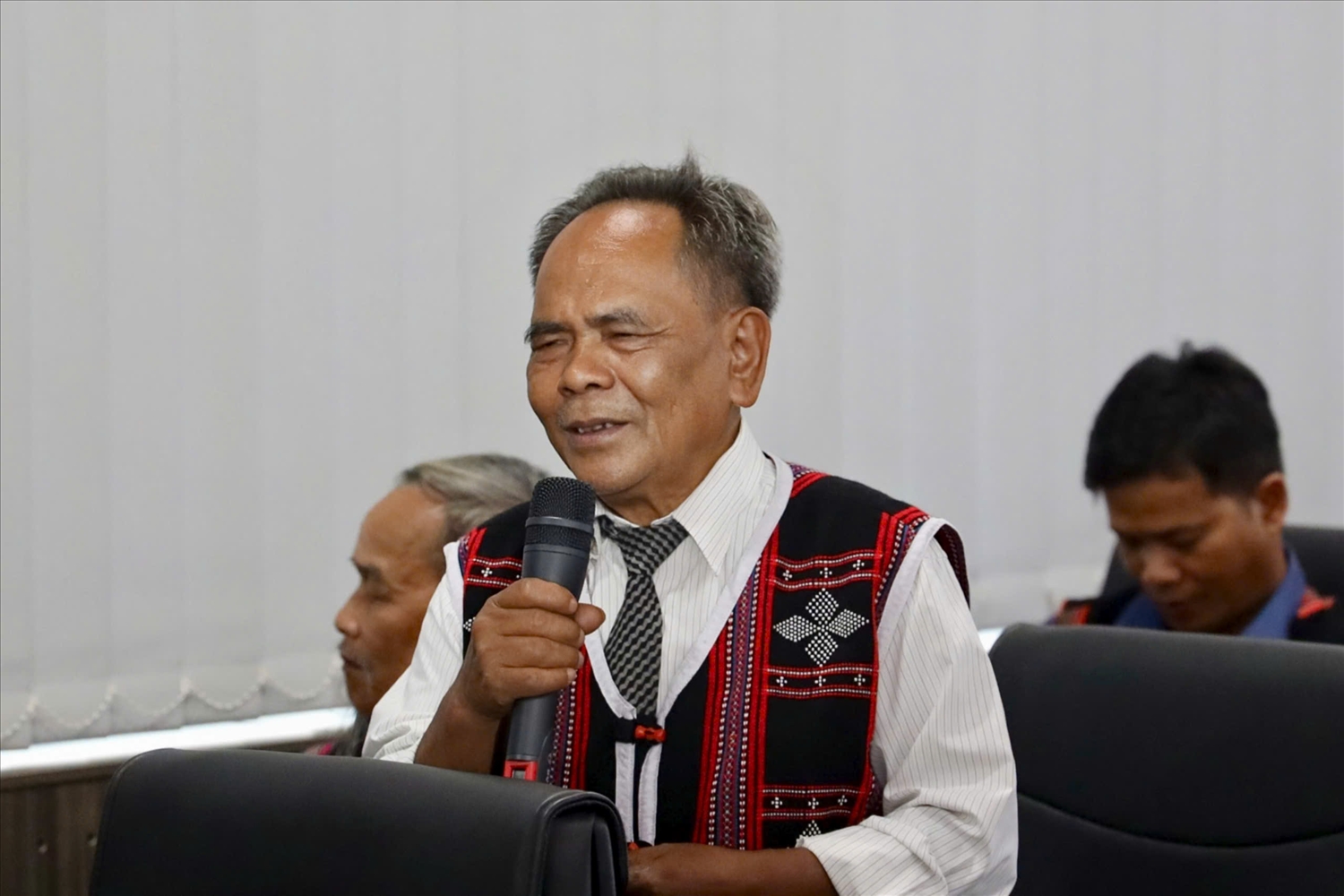 Ông Zơ Râm Vui, 71 tuổi, người có uy tín thôn Prao, xã Đông Giang, thành phố Đà Nẵng. Ảnh: Hoàng Minh