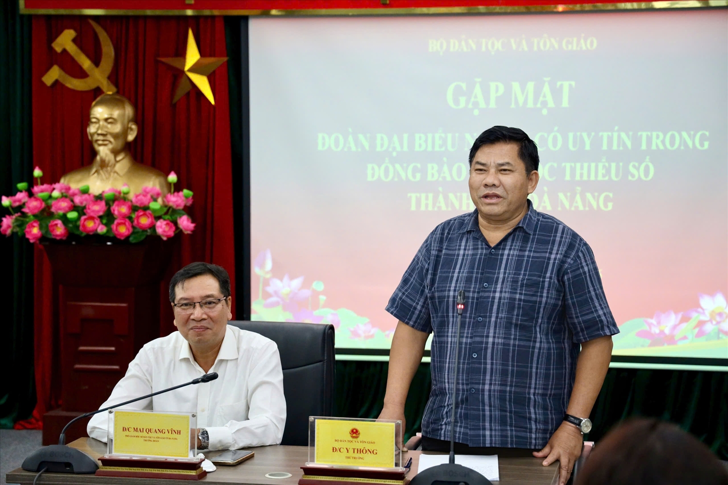 Thứ trưởng Bộ Dân tộc và Tôn giáo Y Thông phát biểu tại buổi gặp mặt. Ảnh: Hoàng Minh