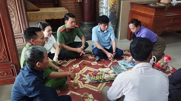 Công an xã thường xuyên thăm gặp, đồng hành cùng chức sắc, tín đồ tôn giáo nhằm đảm bảo an ninh, trật tự và tăng cường khối đại đoàn kết toàn dân tộc