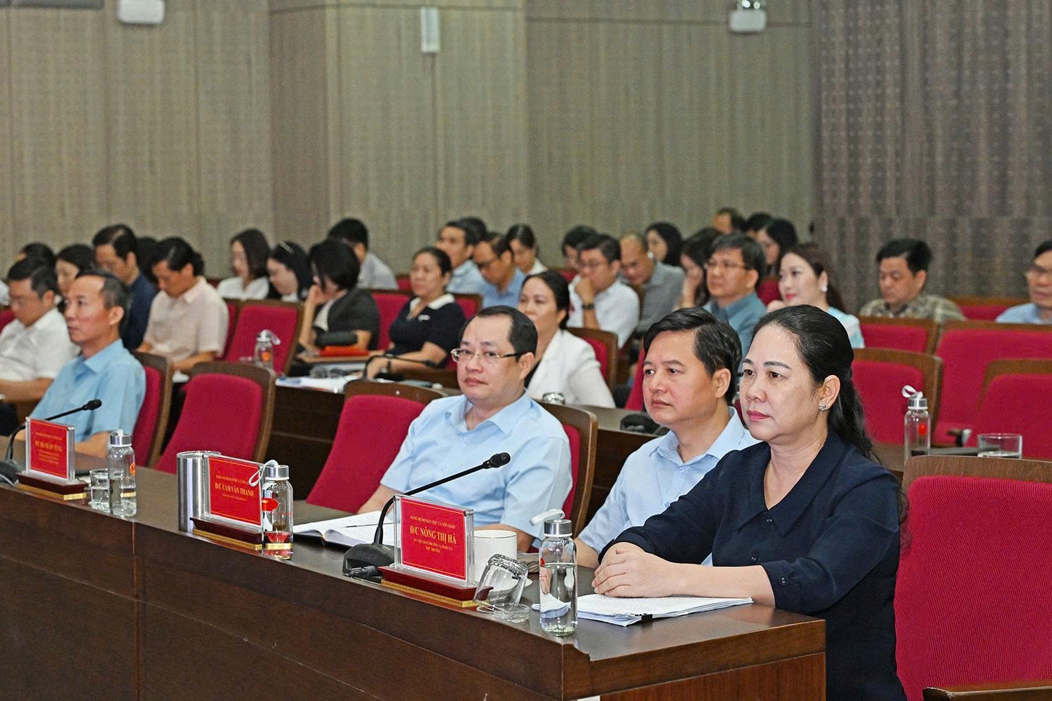 Toàn cảnh Hội nghị quán triệt, triển khai các nghị quyết, chỉ thị, kết luận của Đảng và sinh hoạt chuyên đề tháng 7/2026 do Đảng ủy Bộ Dân tộc và Tôn giáo tổ chức sáng ngày 17/7 tại Hà Nội