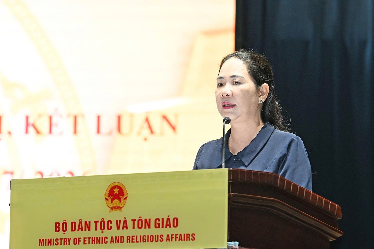 Thứ trưởng Nông Thị Hà quán triệt các nội dung của Chuyên đề thứ nhất tập trung tuyên truyền, quán triệt và triển khai các nghị quyết, chỉ thị, kết luận cùng một số văn bản mới của Bộ Chính trị, Ban Bí thư và Đảng ủy Chính phủ về công tác xây dựng Đảng