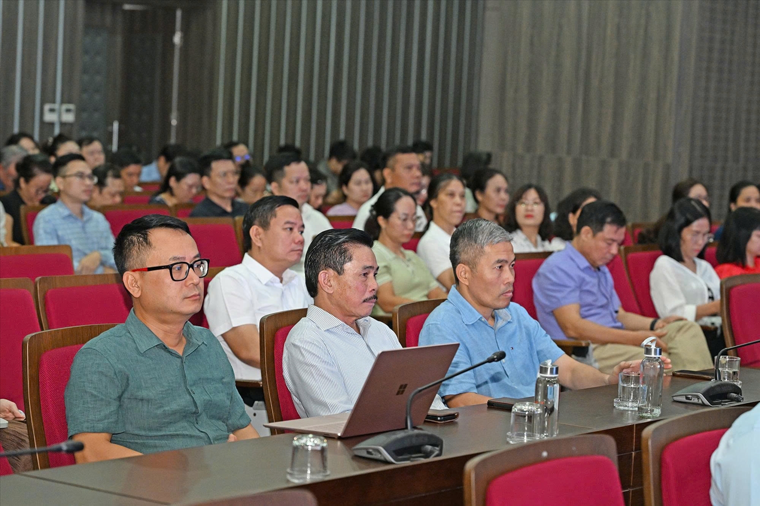 Cán bộ, đảng viên Đảng bộ Bộ Dân tộc và Tôn giáo tham dự Hội nghị quán triệt, triển khai các nghị quyết, chỉ thị, kết luận của Đảng và sinh hoạt chuyên đề tháng 7/2026