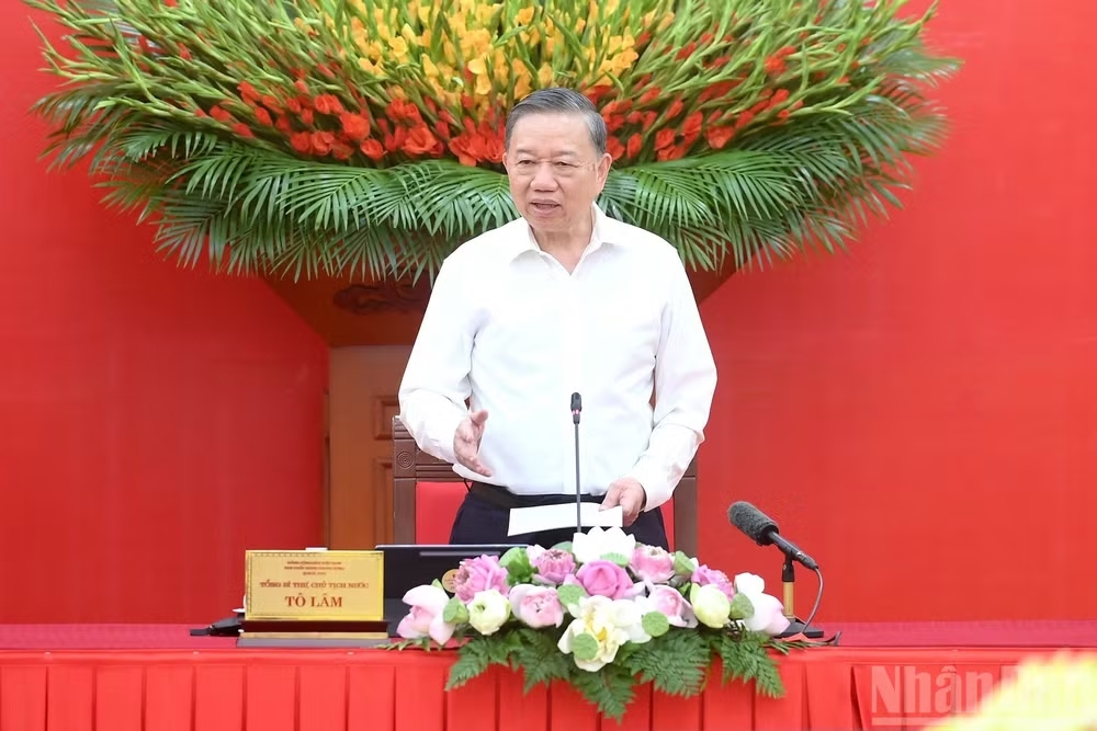 Tổng Bí thư, Chủ tịch nước Tô Lâm đã ký ban hành Chỉ thị số 07-CT/TW của Bộ Chính trị về ""Đẩy mạnh học tập, thực hành tư tưởng, đạo đức, phương pháp, phong cách Hồ Chí Minh trong giai đoạn phát triển mới". (Ảnh: ĐĂNG KHOA)