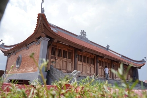 Hình ảnh mái chùa cong như cánh sen vươn lên giữa đại dương càng khẳng định sự hiện diện thiêng liêng của văn hóa, tín ngưỡng và bản sắc Việt trên vùng biển đảo Tổ quốc