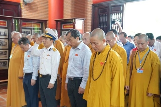 Chư tôn đức cùng các thành viên trong Đoàn tham dự buổi lễ