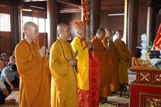 Chư tôn đức trong Đoàn cử hành khóa lễ an vị Phật