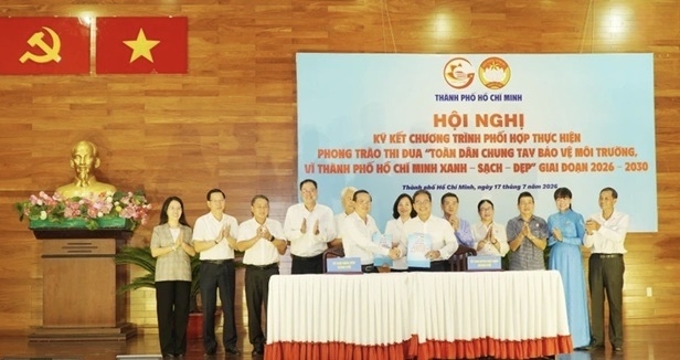 Đại diện UBND Thành phố và Ủy ban Mặt trận Tổ quốc Việt Nam Thành phố Hồ Chí Minh ký kết chương trình phối hợp thực hiện phong trào thi đua “Toàn dân chung tay bảo vệ môi trường, vì Thành phố Hồ Chí Minh xanh - sạch - đẹp” giai đoạn 2026-2030