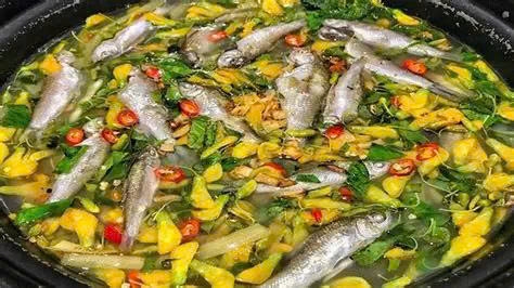 Lẩu cá linh bông điên điển - món ăn đặc trưng của mùa nước nổi, kết tinh từ sản vật thiên nhiên, tri thức bản địa và văn hóa ẩm thực của các cộng đồng dân tộc ở đồng bằng sông Cửu Long