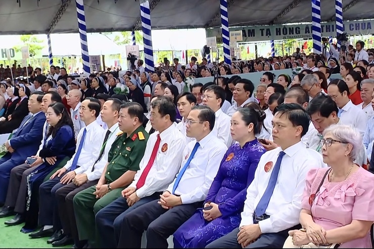 Đại biểu chính quyền tham dự lễ