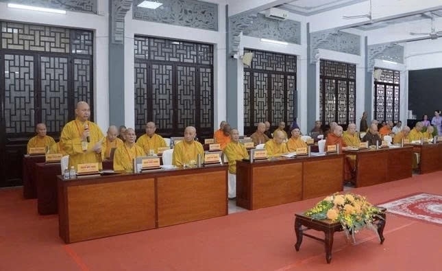 Thượng tọa Thích Đức Thiện, Phó Chủ tịch kiêm Tổng Thư ký Hội đồng Trị sự báo cáo sơ kết hoạt động Phật sự 6 tháng đầu năm 2026 của Giáo hội Phật giáo Việt Nam