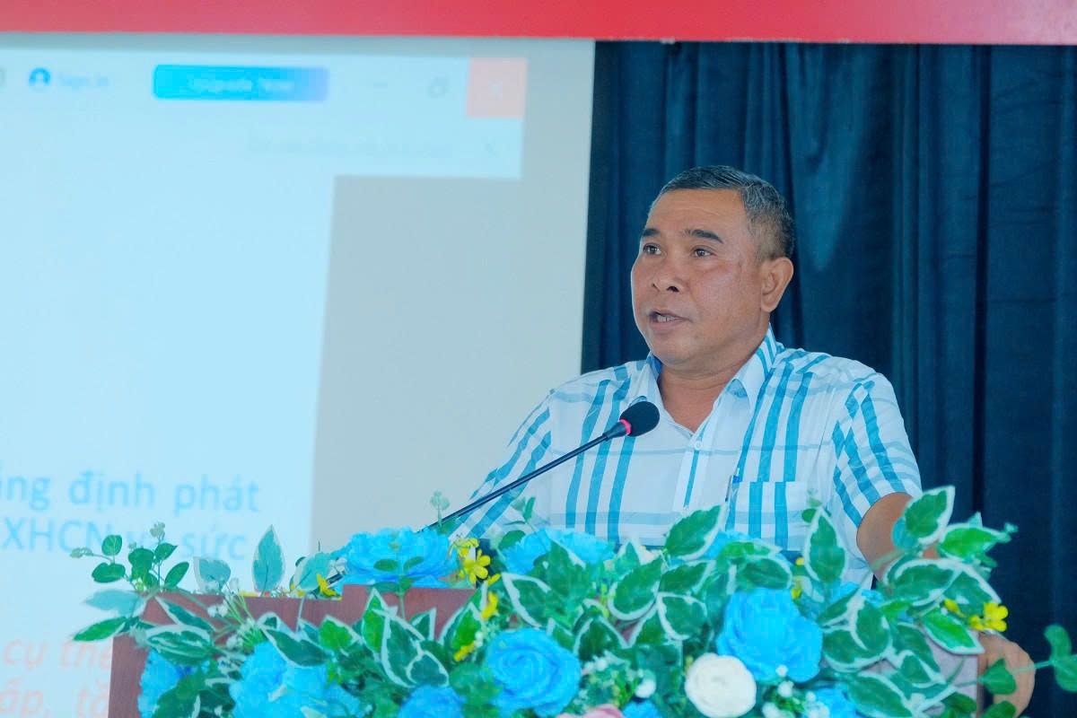 Ông Danh Lắm, Phó Giám đốc Sở Dân tộc và Tôn giáo tỉnh An Giang phổ biến các quy định mới của pháp luật về tín ngưỡng, tôn giáo tại Hội nghị phổ biến pháp luật năm 2026