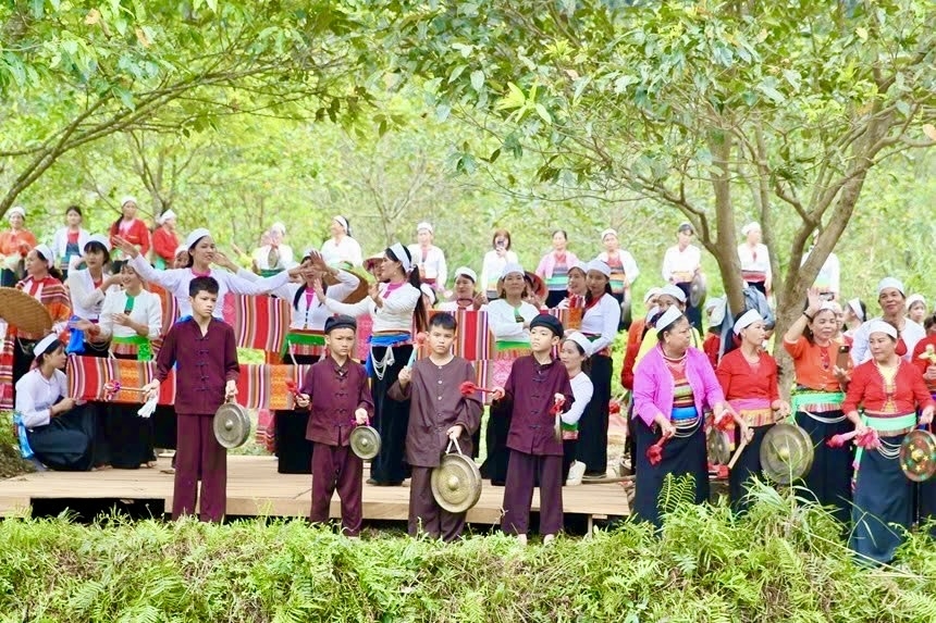Bà mong muốn thế hệ sau kế thừa và phát huy các giá trị văn hóa truyền thống một cách bền vững