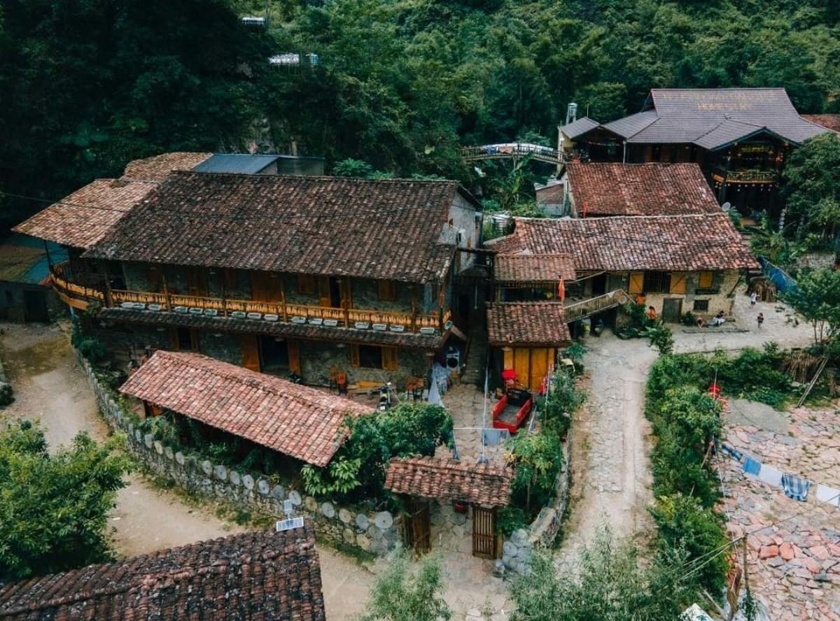 Ẩn mình trong khung cảnh thiên nhiên hung vĩ của tỉnh Cao Bằng, làng đá Khuổi Ky nổi bật như một viên ngọc quý, mang vẻ đẹp vừa cổ kính vừa độc đáo