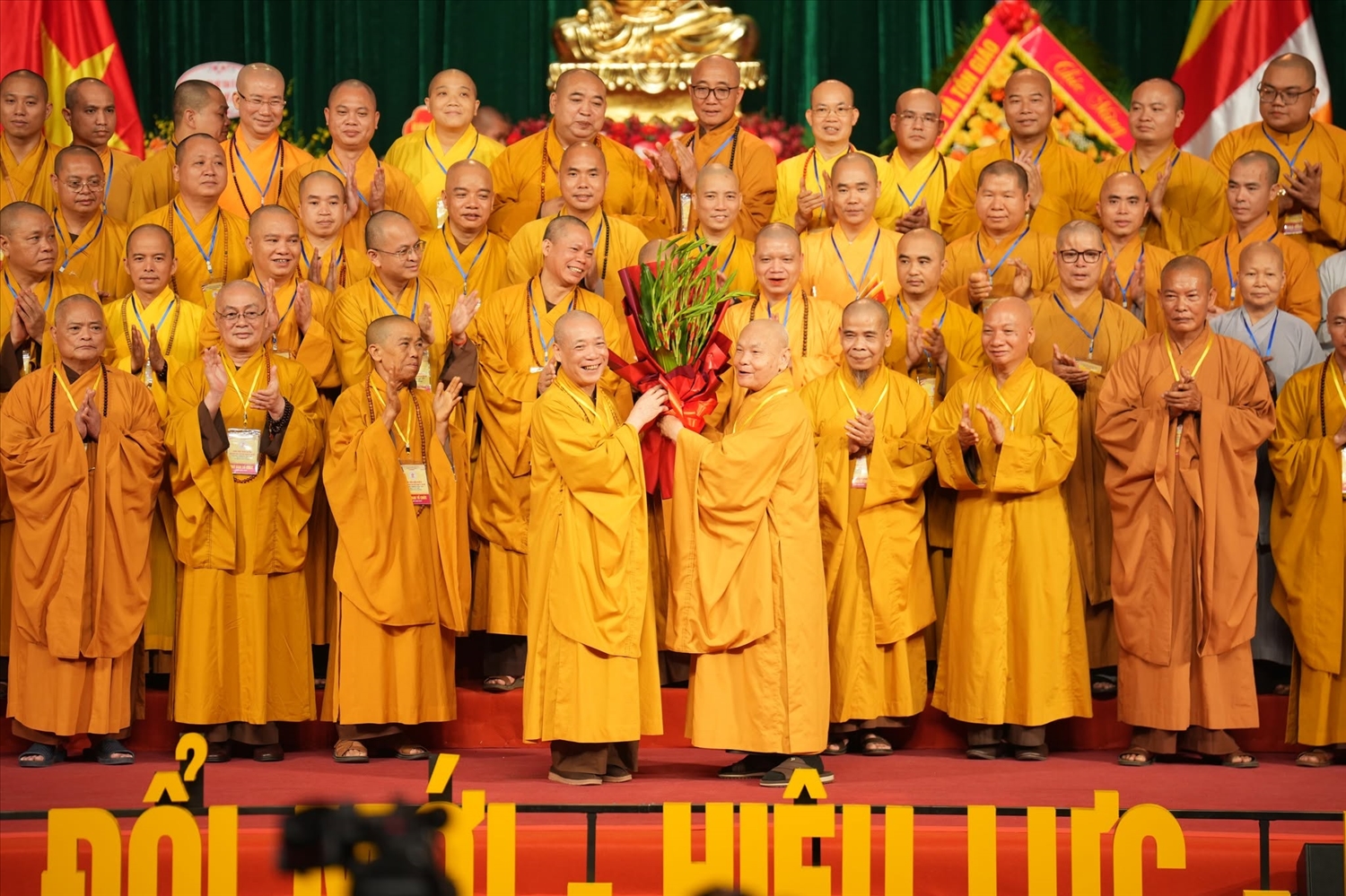 Trung ương Giáo hội Phật giáo Việt Nam tặng hoa chúc mừng tại Đại hội