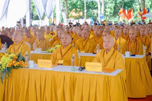 Chư tôn đức giáo phẩm tham dự lễ khởi công