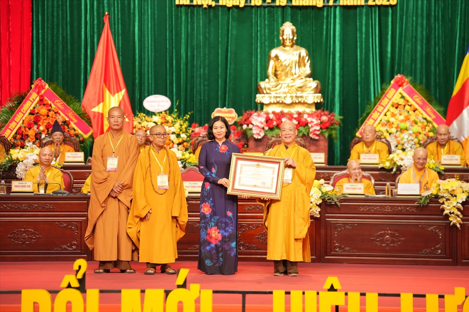 Trao Bằng khen của Thủ tướng Chính phủ đến Hòa thượng Thích Bảo Nghiêm