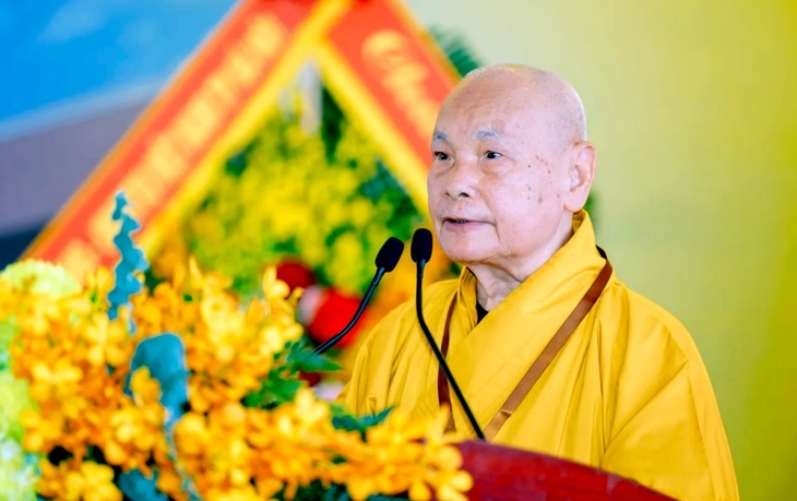 Hòa thượng Thích Thiện Nhơn - Phó Pháp chủ Hội đồng Chứng minh, Chủ tịch Hội đồng Trị sự Giáo hội Phật giáo Việt Nam phát biểu tại lễ khởi công