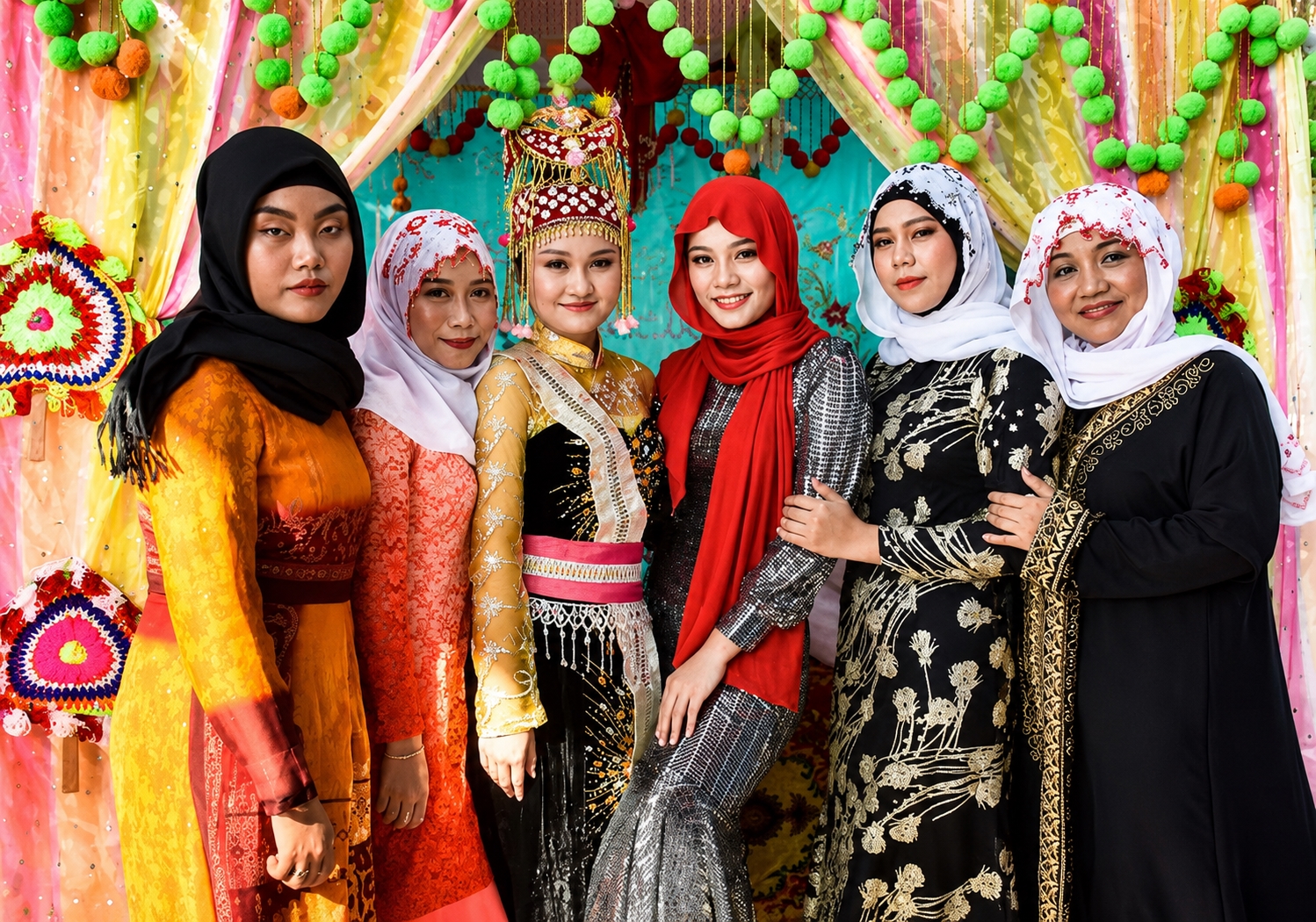 Trang phục cưới truyền thống của người Chăm Islam ở tỉnh An Giang được gìn giữ qua nhiều thế hệ, phản ánh bản sắc văn hóa và tín ngưỡng của cộng đồng