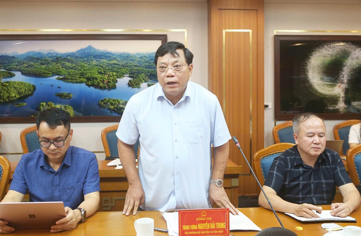 Thứ trưởng Bộ Dân tộc và Tôn giáo Nguyễn Hải Trung phát biểu kết luận tại buổi làm việc