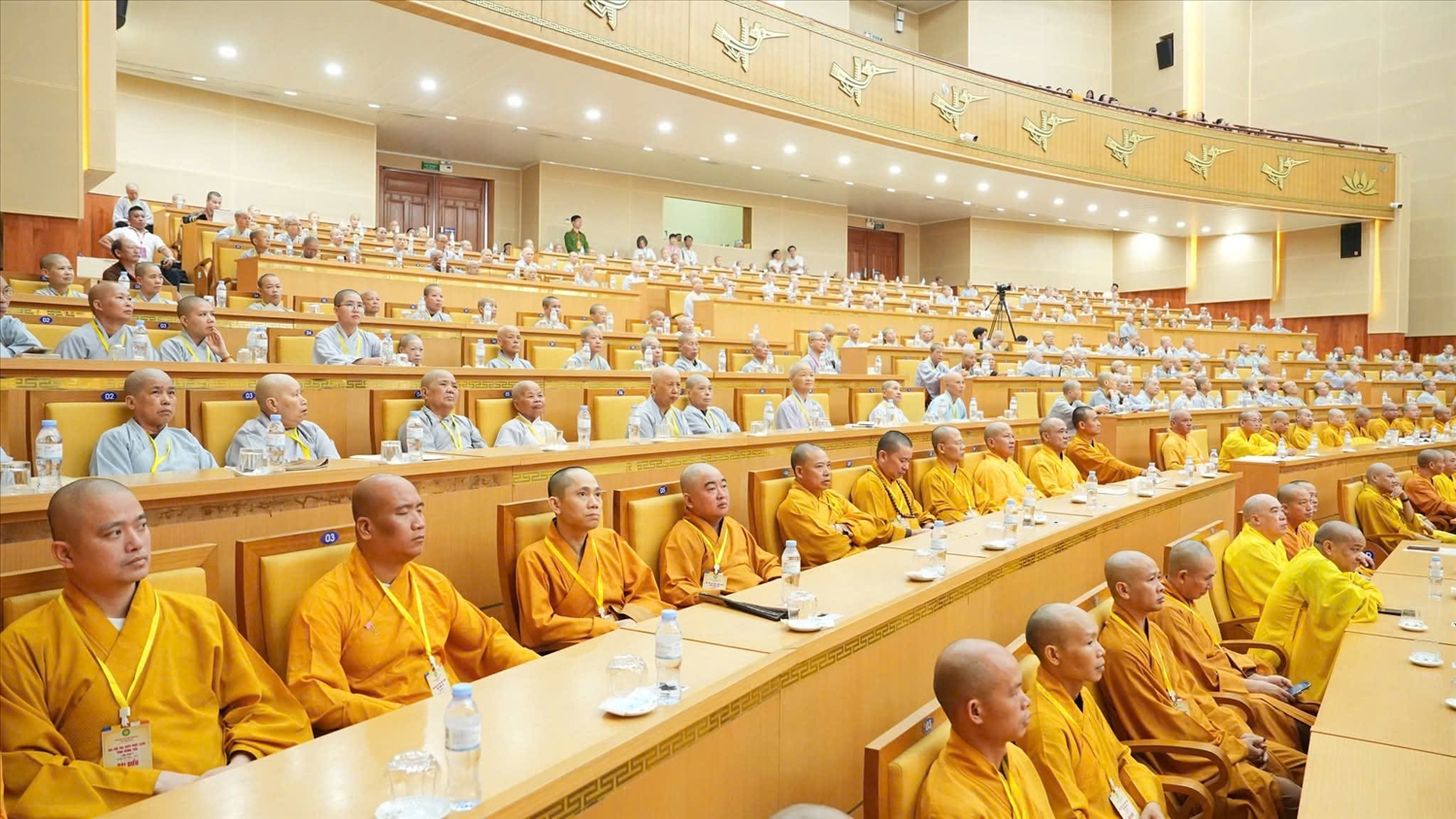 Các tăng ni tham dự Đại hội