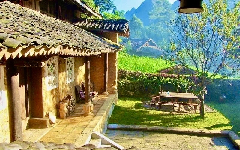 Những ngôi nhà truyền thống của đồng bào vùng cao đang trở thành điểm lưu trú hấp dẫn, giúp du khách trải nghiệm nét đẹp văn hóa và thiên nhiên của Suôi Thầu