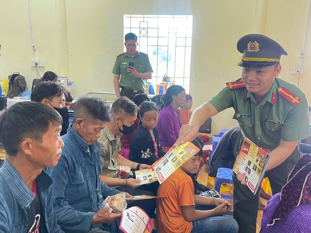 Đông đảo cán bộ, Nhân dân các dân tộc trên địa bàn xã Lũng Phìn tham gia Hội nghị tuyên truyền, phổ biến, giáo dục pháp luật
