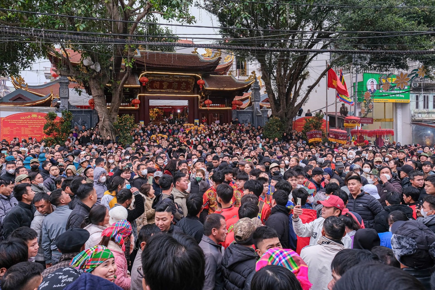 Hundreds of thousands of people attended the Ky Cung - Ta Phu festival in Lang Son province