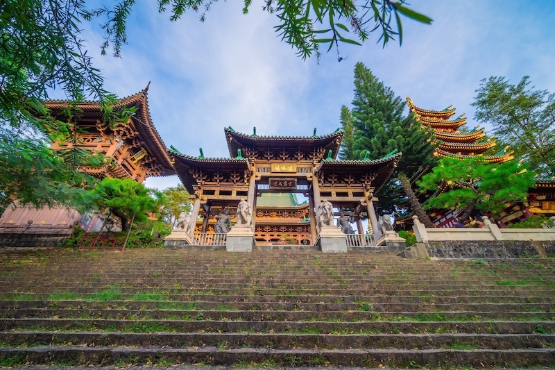 Cổng Tam quan dẫn vào khuôn viên chùa Minh Thành
