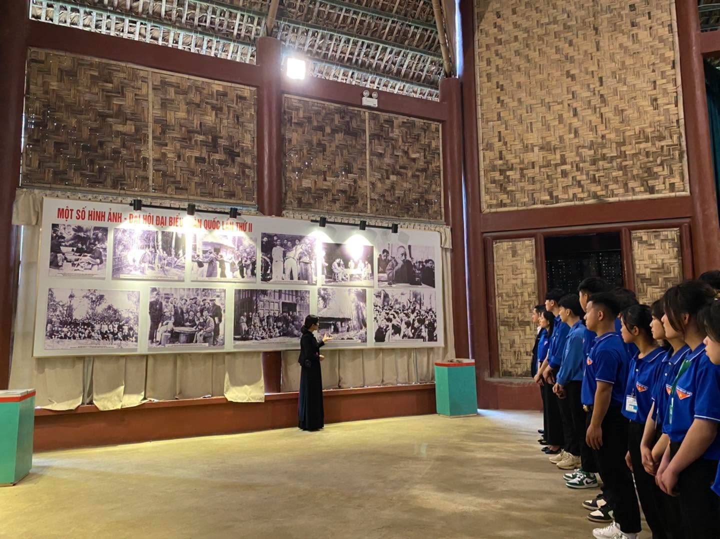 Khu di tích Quốc gia đặc biệt Kim Bình, thuộc xã Kim Bình, tỉnh Tuyên Quang là một địa danh lịch sử quan trọng gắn liền với cuộc kháng chiến chống thực dân Pháp của dân tộc ta mới được tôn tạo từ nguồn lực của Chương trình Mục tiêu quốc gia phát triển kinh tế - xã hội vùng đồng bào dân tộc thiểu số và miền núi giai đoạn 2021-2025