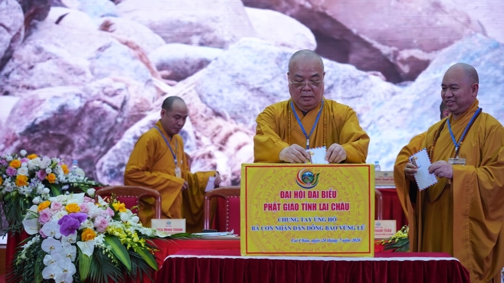 Chư tôn đức phát tâm ủng hộ đồng bào bị thiệt hại do mưa lũ, sạt lở trên địa bàn tỉnh Lai Châu