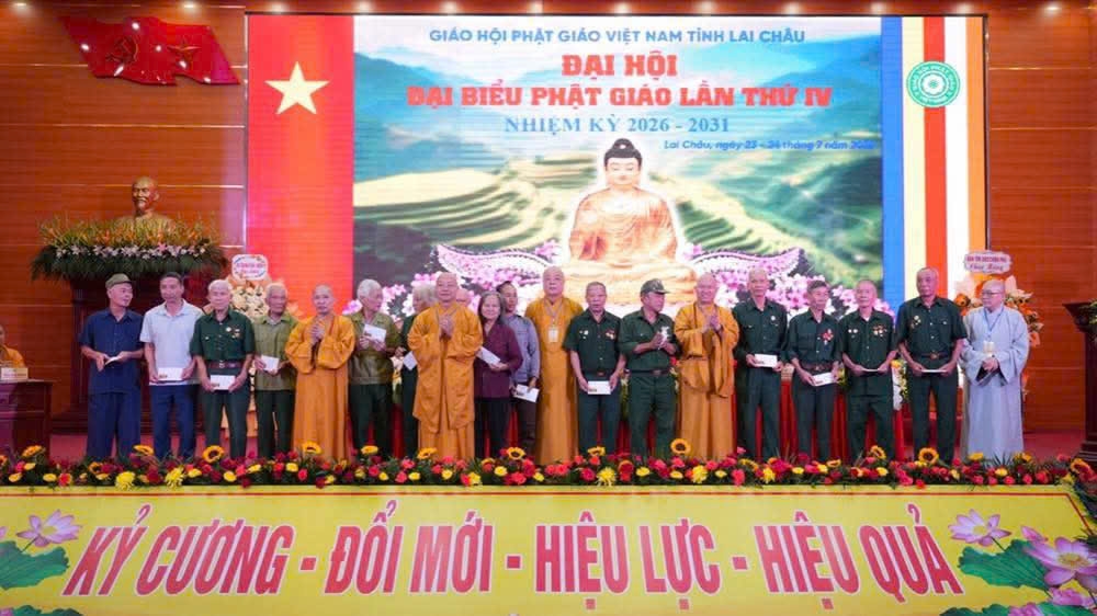 Ban Tổ chức Đại hội đại biểu Phật giáo tỉnh Lai Châu đã trao tặng hơn 200 phần quà tri ân các gia đình chính sách, người có công với cách mạng trên địa bàn tỉnh