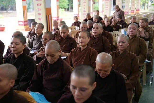 Đông đảo tăng ni trụ trì, phó trụ trì các tự viện trên địa bàn tỉnh Thanh Hóa tham dự Hội nghị phổ biến pháp luật về tín ngưỡng, tôn giáo năm 2026