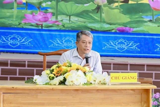 Ông Vũ Huy Long, Phó Trưởng phòng Phật giáo, Sở Dân tộc và Tôn giáo TP. Hồ Chí Minh, chia sẻ chuyên đề về Luật Tín ngưỡng, tôn giáo với chư tăng ni hành giả an cư tại tổ đình Đại Tòng Lâm