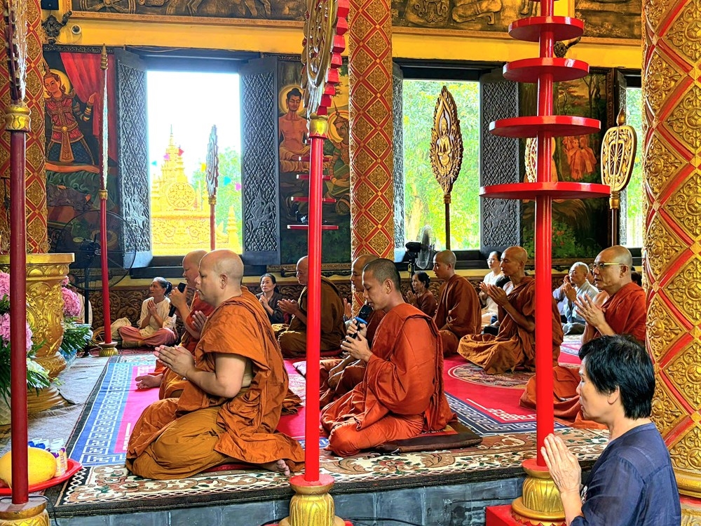 Chư tăng giảng giải giáo lý nhà Phật, gửi gắm thông điệp bình an, yêu thương và hướng thiện đến đông đảo phật tử