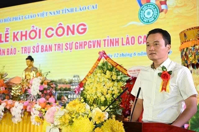Ông Giàng Quốc Hưng, Ủy viên Ban Thường vụ Tỉnh ủy, Phó Chủ tịch Ủy ban nhân dân tỉnh Lào Cai, phát biểu tại buổi lễ