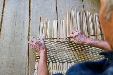 The people of Keo village are gradually becoming accustomed to incorporating artistic elements into household products