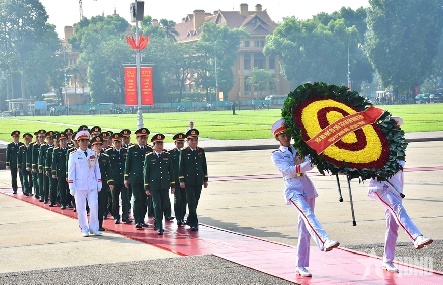 Lãnh đạo Đảng, Nhà nước vào Lăng viếng Chủ tịch Hồ Chí Minh và tưởng niệm các Anh hùng liệt sĩ 5