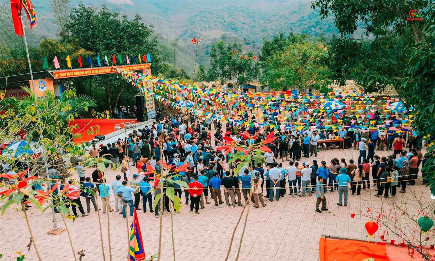 The Pu Nha Thau temple festival is a gathering place for people of various ethnic groups in western Nghe An province at the beginning of the new year (Photo: Cong Ly Newspaper)