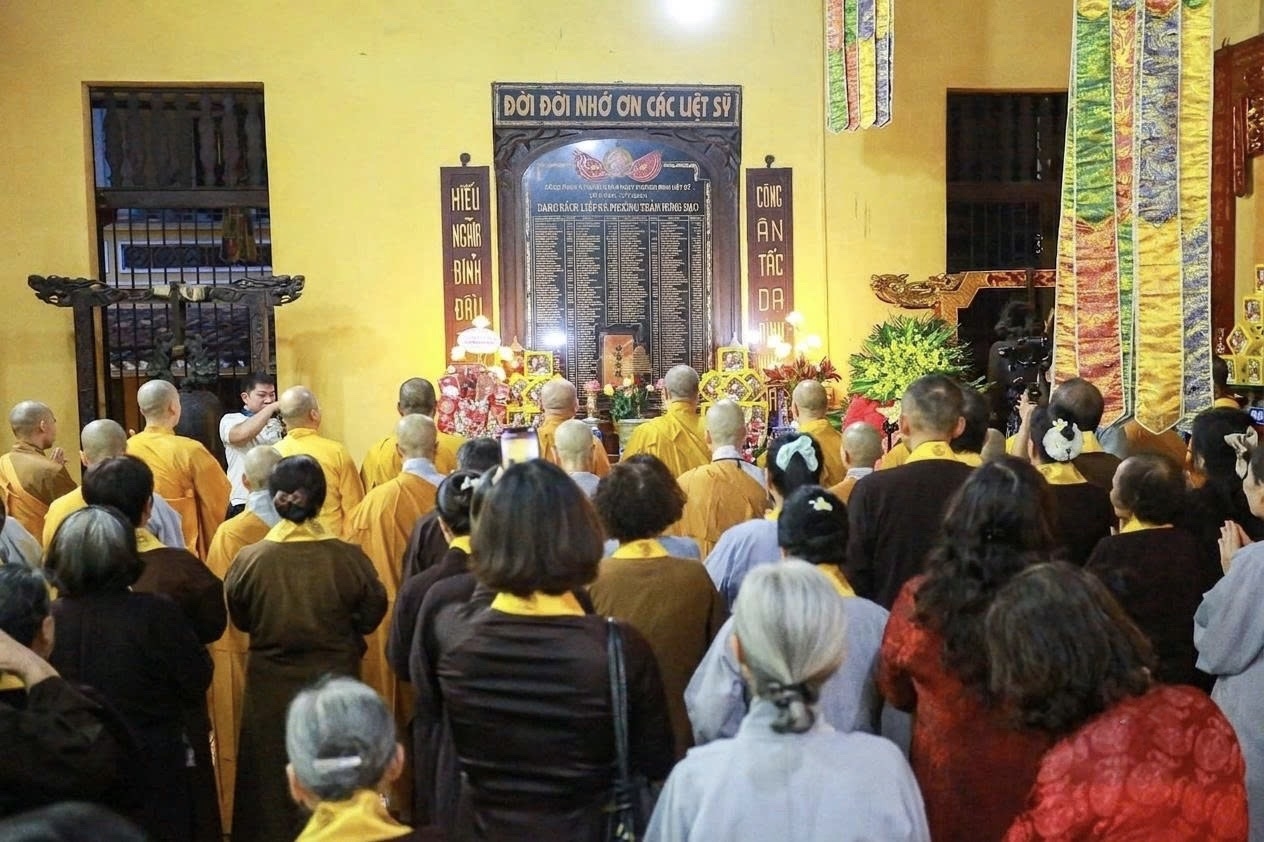 Tiếng chuông tưởng niệm trở thành nhịp cầu kết nối lòng tri ân giữa các thế hệ