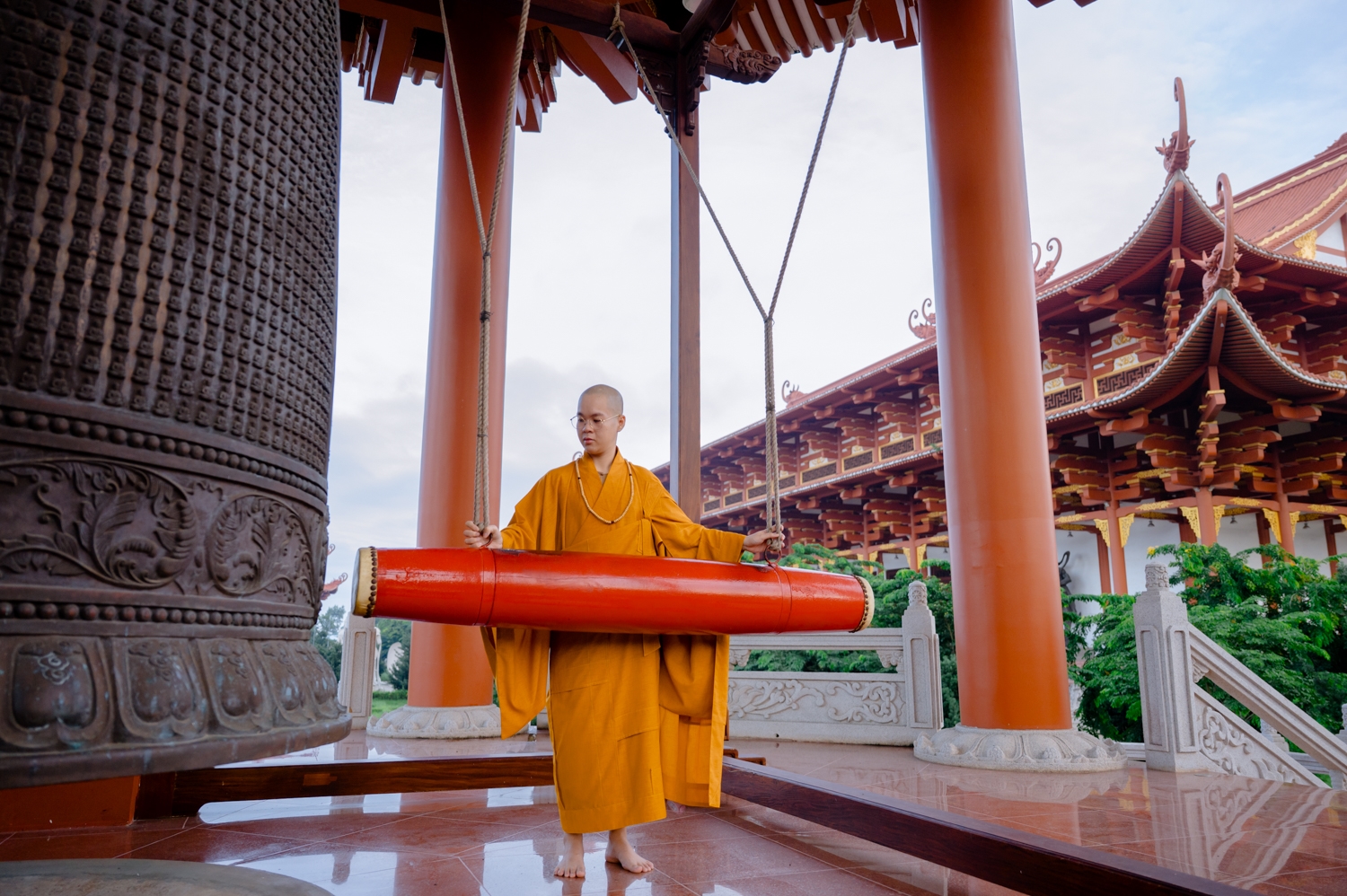 Trường hạ chùa Quốc Ân Khải Tường cử ba hồi chuông, trống Bát nhã thành kính tưởng niệm và tri ân các Anh hùng liệt sĩ