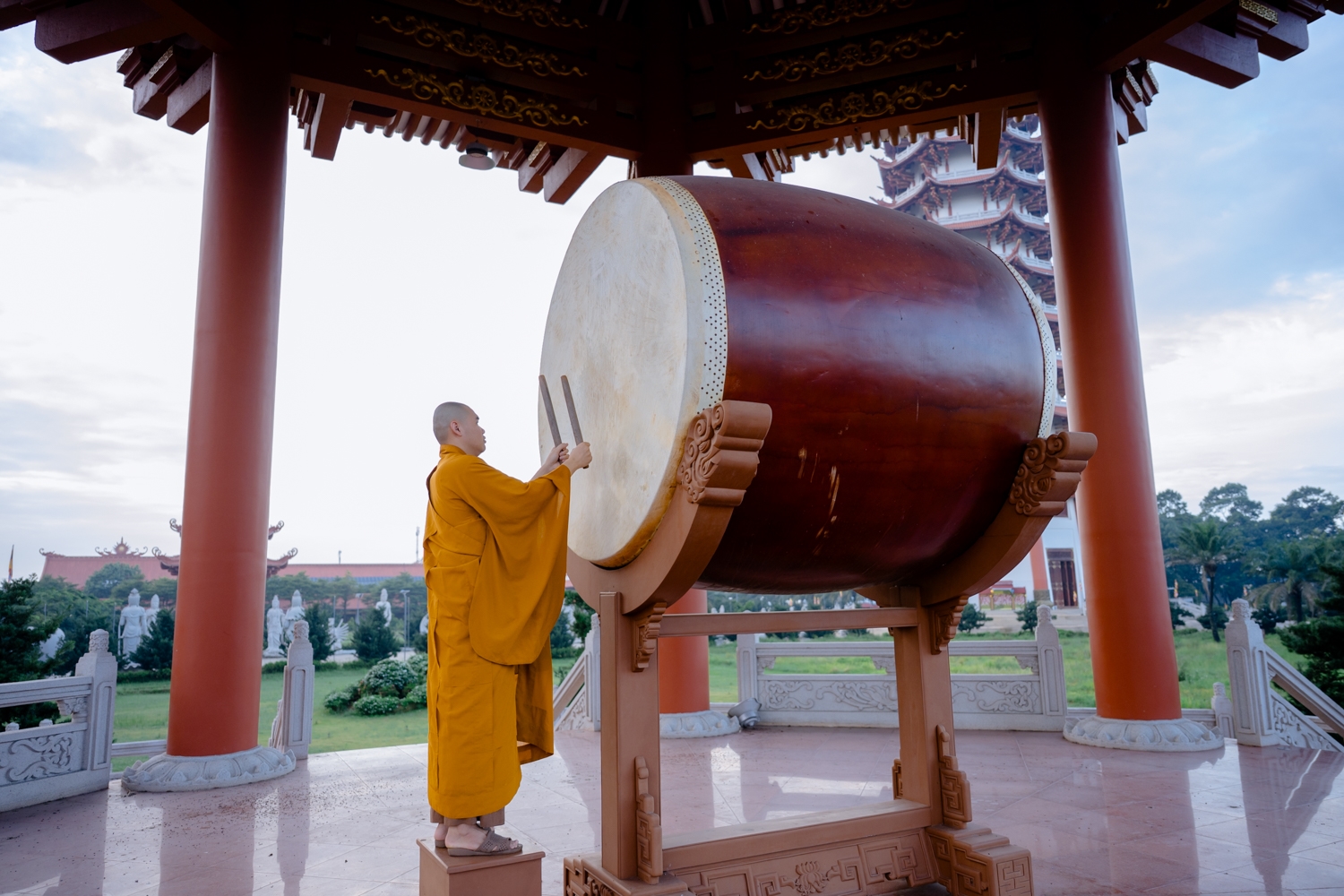 Trường hạ chùa Quốc Ân Khải Tường cử ba hồi chuông, trống Bát nhã thành kính tưởng niệm và tri ân các Anh hùng liệt sĩ