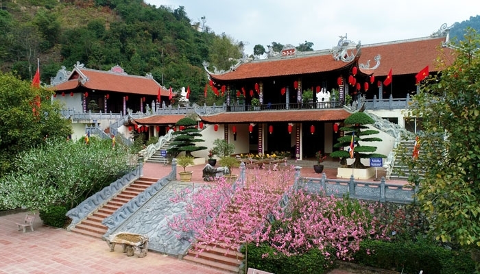 Chùa Tân Thanh trong cảnh sắc mùa xuân