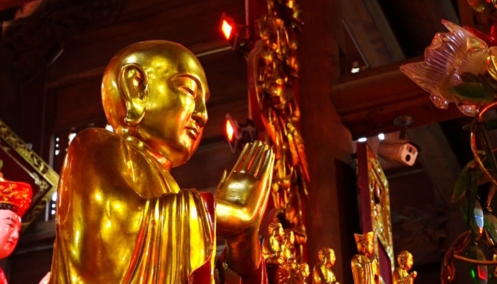 Hệ thống tượng thờ trong chùa mang biểu cảm từ bi gần gũi