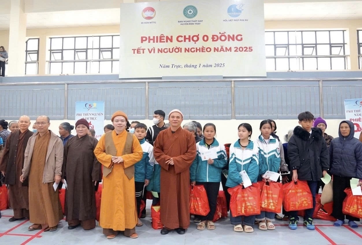 Chức sắc Phật giáo và Công giáo tỉnh Ninh Bình luôn song hành cùng chính quyền địa phương trong các hoạt động an sinh xã hội