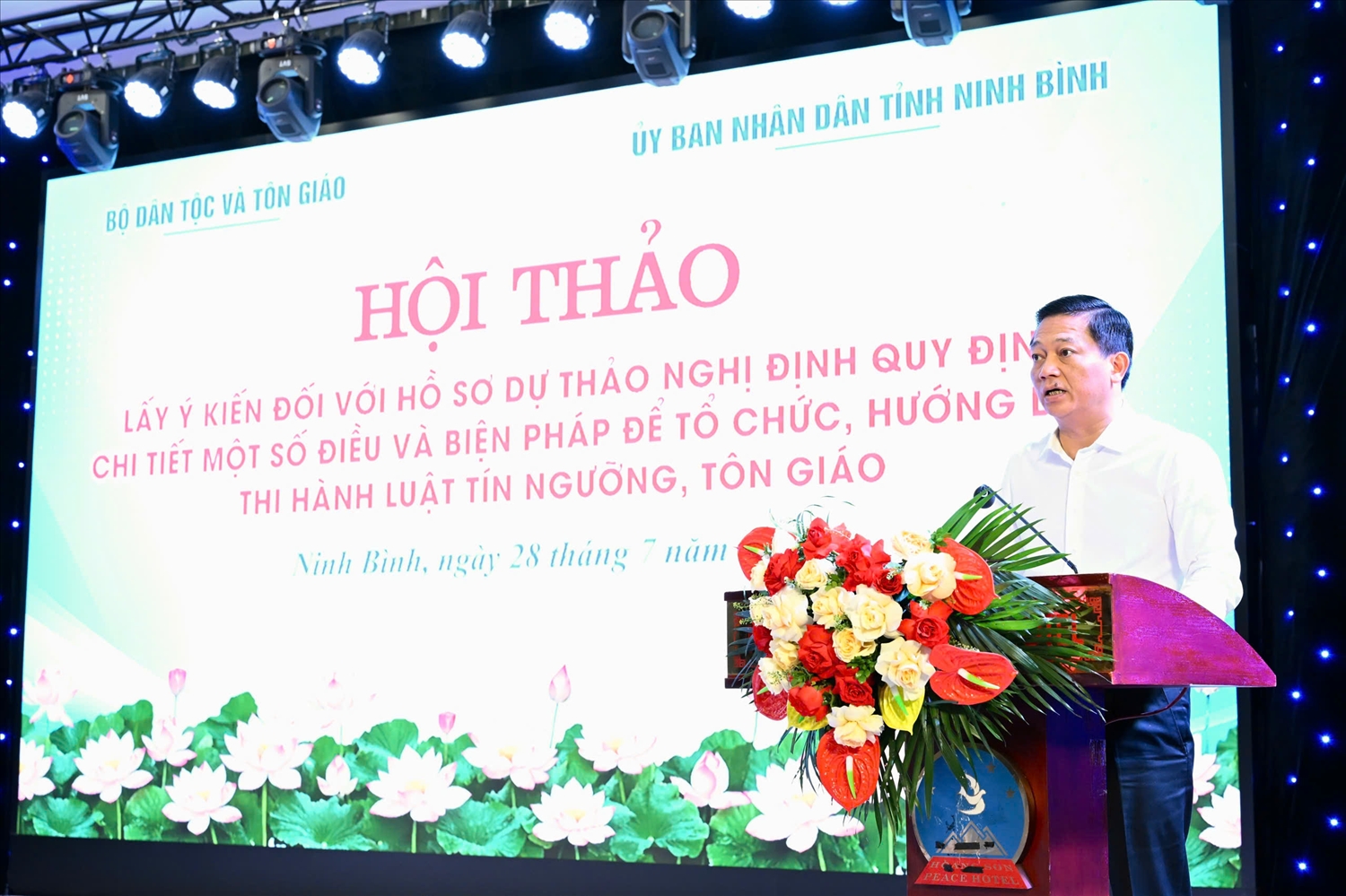 Tỉnh ủy viên, Phó Chủ tịch UBND tỉnh Ninh Bình Nguyễn Cao Sơn phát biểu tại Hội thảo
