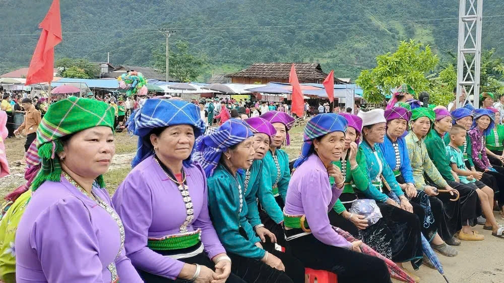 Việc tổ chức lễ hội mừng cơm mới còn góp phần tăng cường quảng bá, giới thiệu tiềm năng, bản sắc văn hóa các dân tộc trên địa bàn Mường La (tỉnh Sơn La) thu hút du khách trong và ngoài tỉnh Sơn La đến trải nghiệm, thưởng thức, tìm cơ hội đầu tư, giao lưu, hợp tác, phát triển và hội nhập sâu rộng