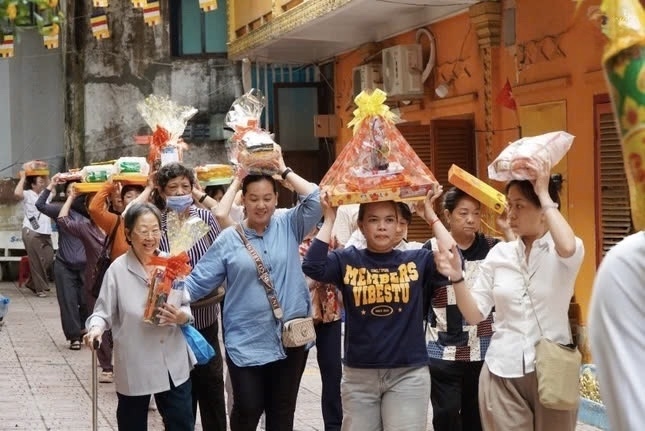 Phật tử nhiễu y