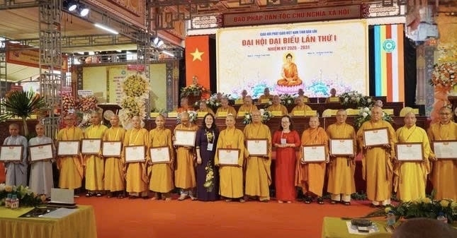 Các cá nhân và tập thể nhận Bằng khen của Ủy ban Mặt trận Tổ quốc Việt Nam tỉnh Đắk Lắk