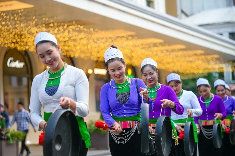 The Muong ethnic group performs gong music in the Ho Guom pedestrian area, Hanoi capital