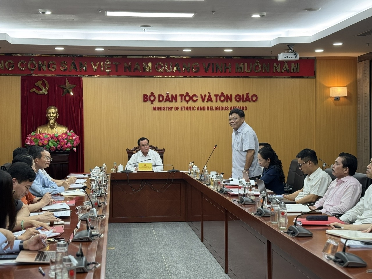 Thứ trưởng Nguyễn Hải Trung phát biểu tại cuộc họp